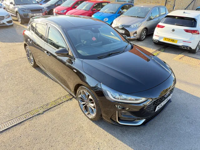 2023 Ford Focus — photo 2