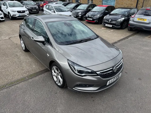 2017 Vauxhall Astra — photo 5