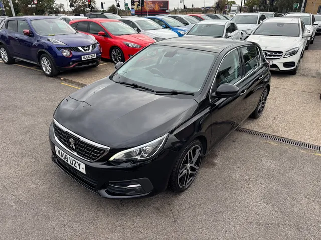 2018 Peugeot 308 — photo 2
