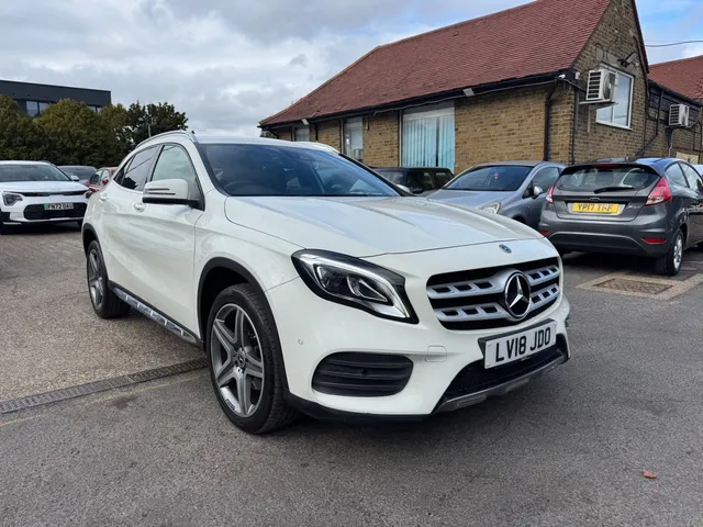 2018 Mercedes-Benz GLA — photo 2