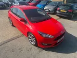 2018 Ford Focus thumbnail 2