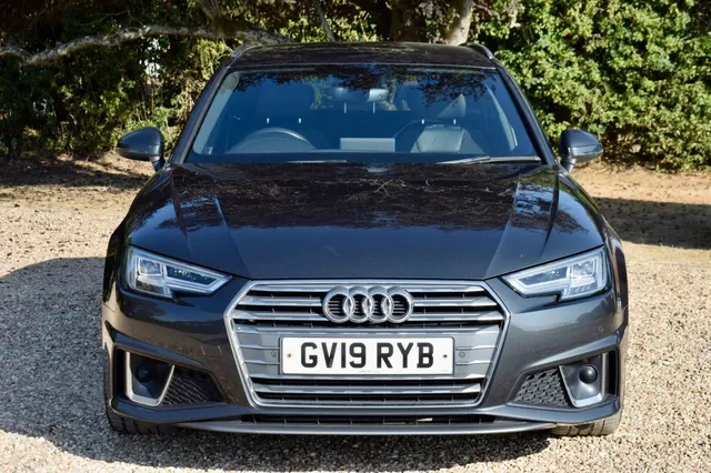 2019 Audi A4 — photo 2
