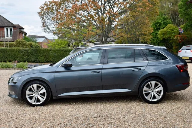 2019 Skoda Superb — photo 3