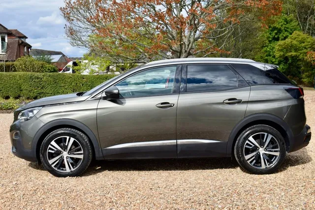 2020 Peugeot 3008 — photo 3
