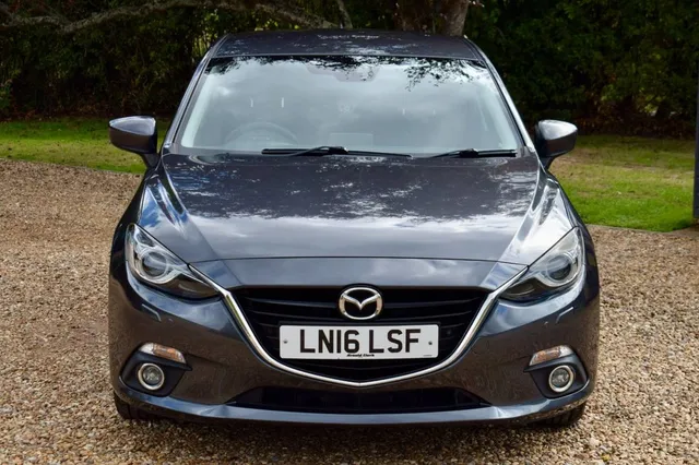 2016 Mazda Mazda3 — photo 2