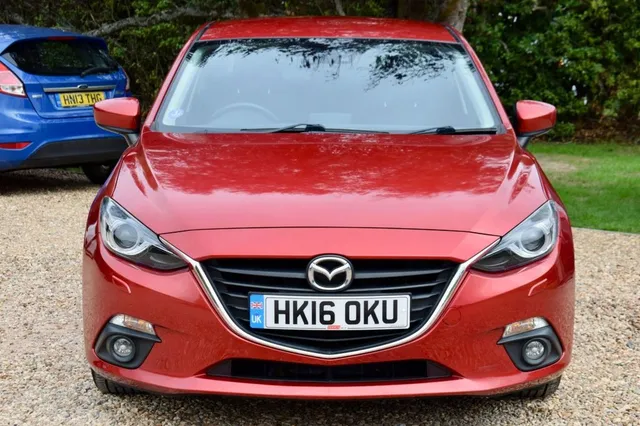 2016 Mazda Mazda3 — photo 2