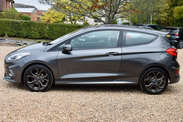 2017 Ford Fiesta — photo 4