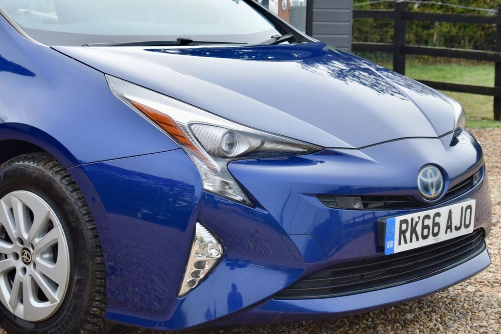 2016 Toyota Prius thumbnail 12