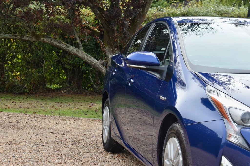 2016 Toyota Prius thumbnail 13