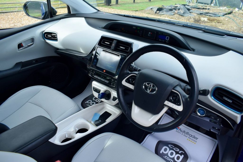 2016 Toyota Prius thumbnail 15