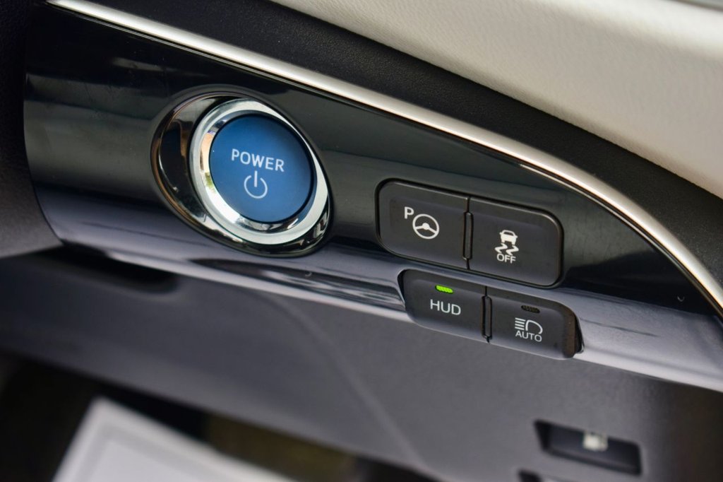 2016 Toyota Prius thumbnail 18