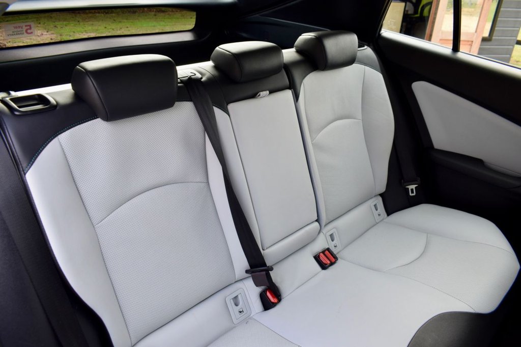 2016 Toyota Prius thumbnail 22
