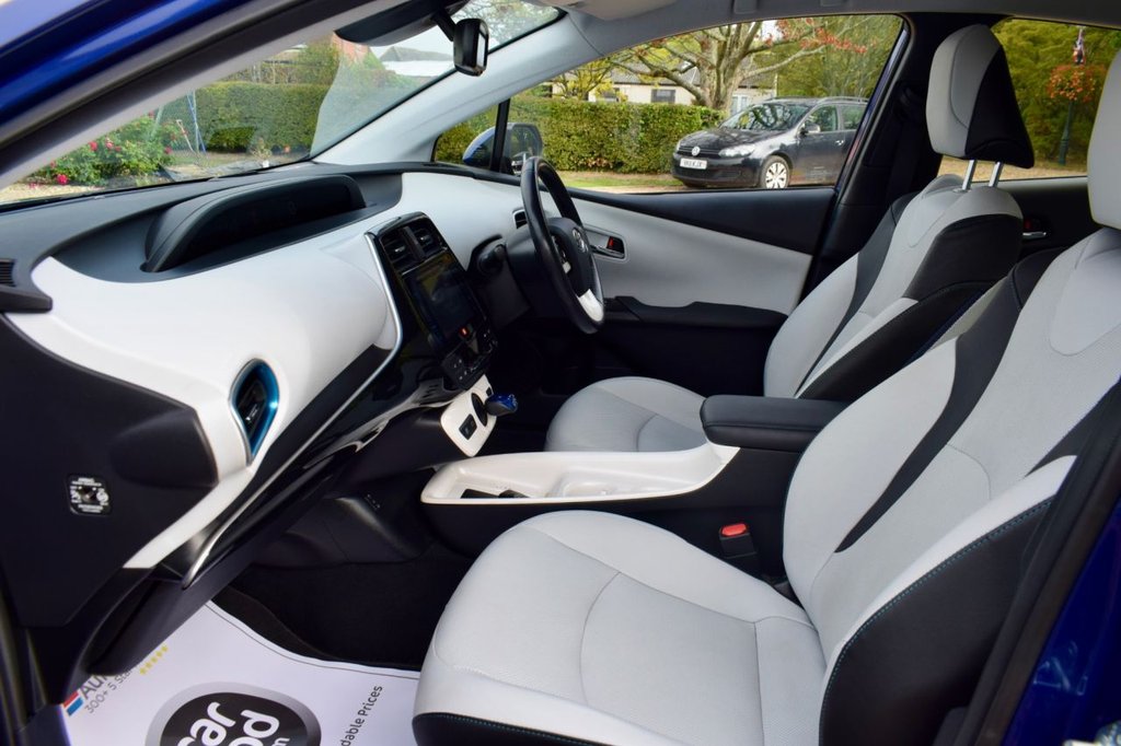 2016 Toyota Prius thumbnail 25