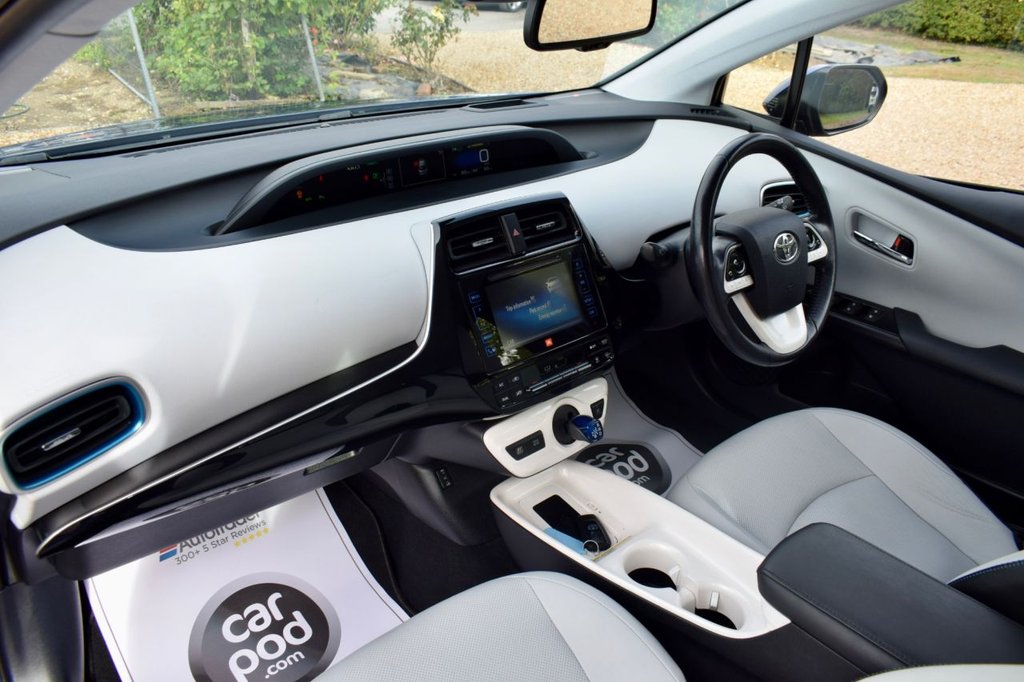 2016 Toyota Prius thumbnail 26