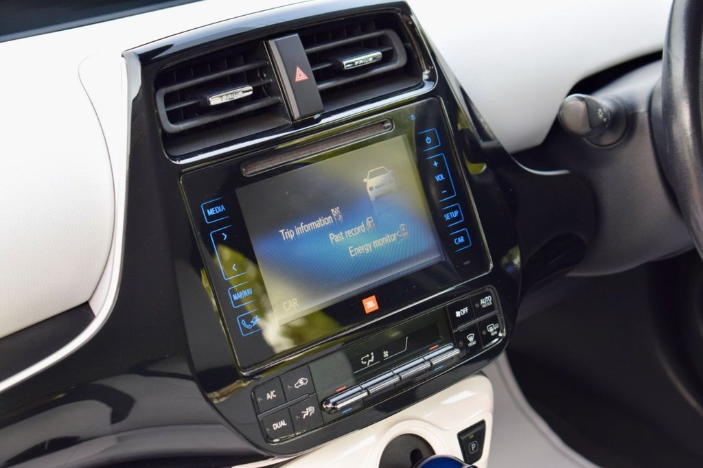 2016 Toyota Prius thumbnail 27