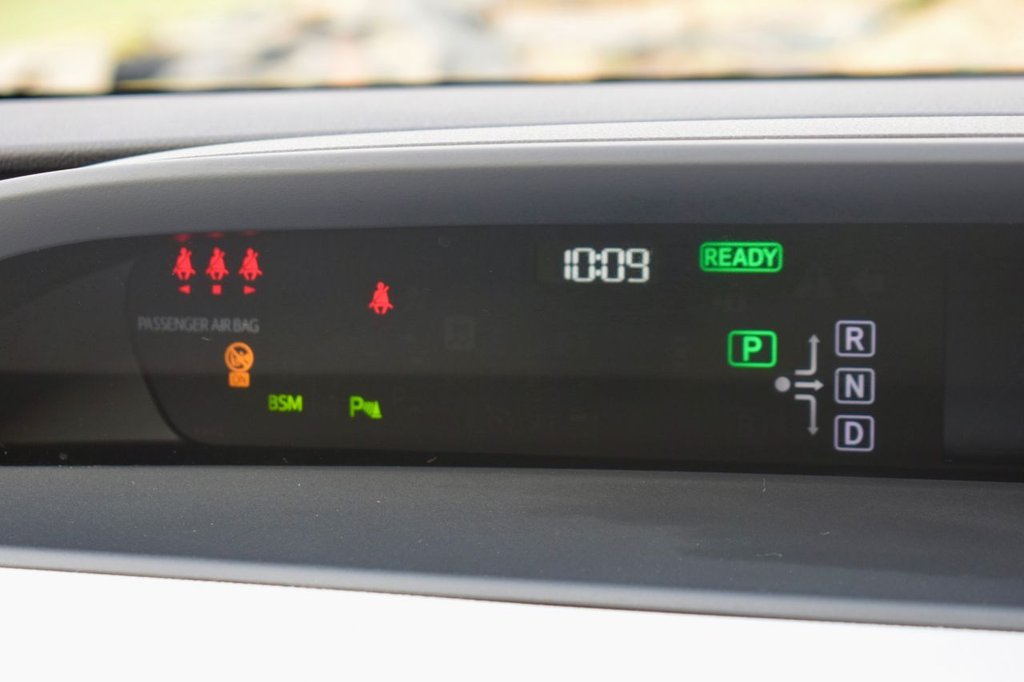 2016 Toyota Prius thumbnail 37