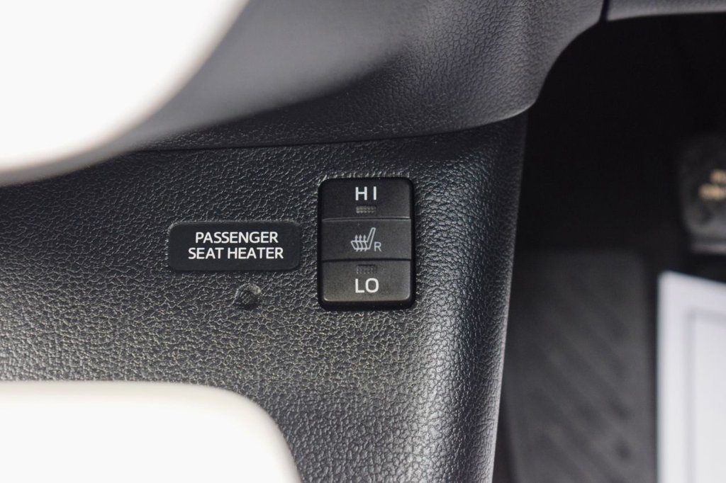 2016 Toyota Prius thumbnail 40