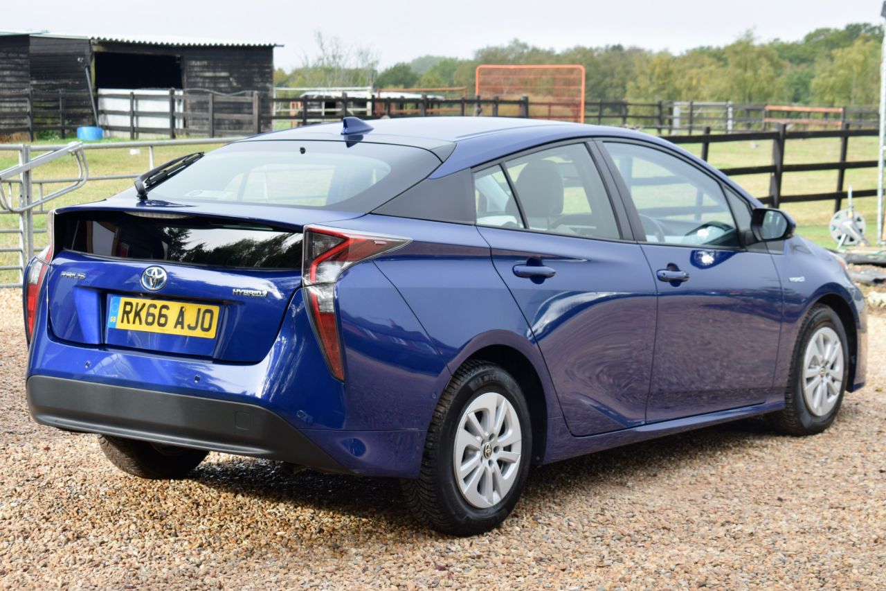 2016 Toyota Prius thumbnail 59