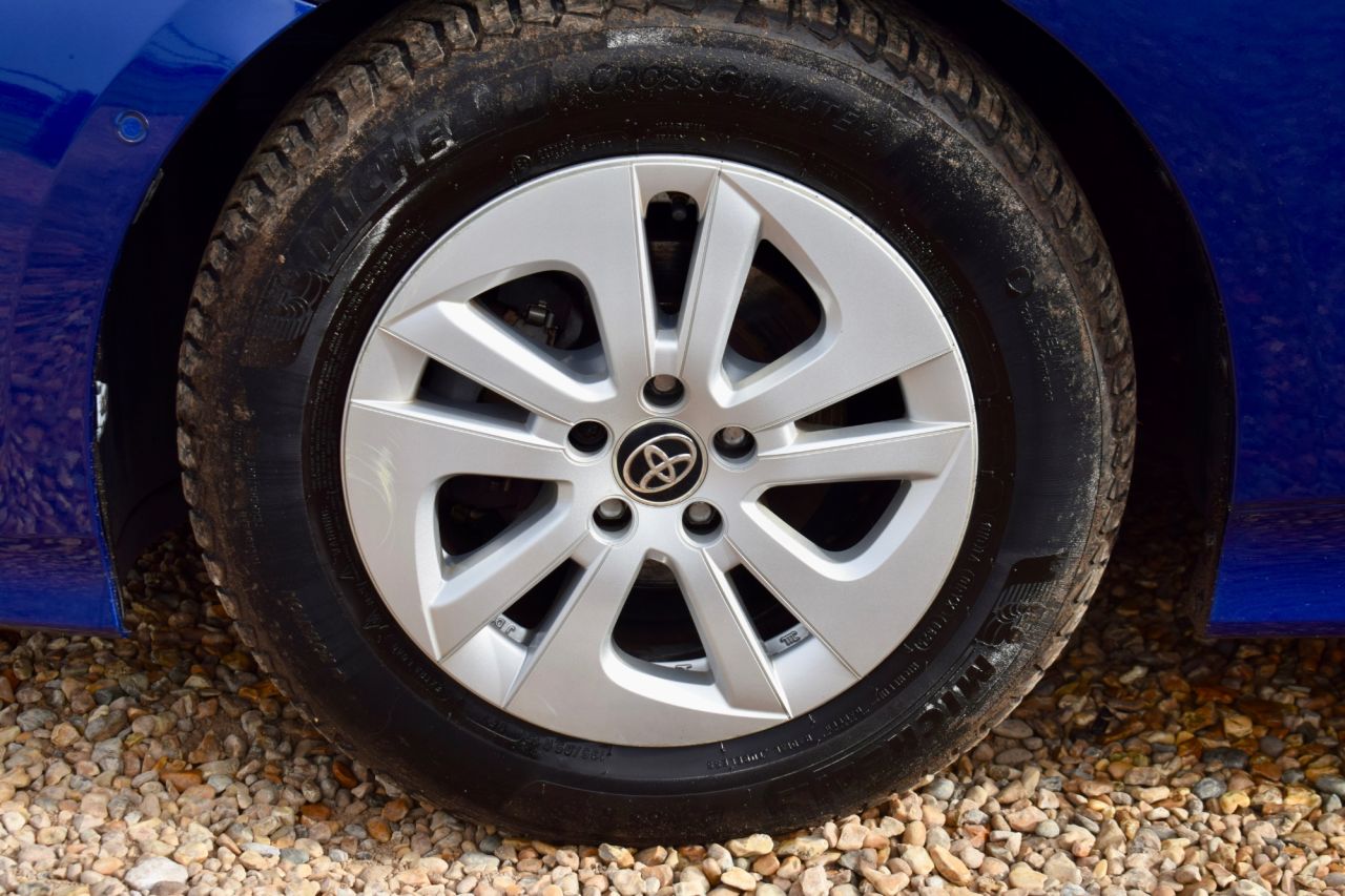 2016 Toyota Prius thumbnail 64