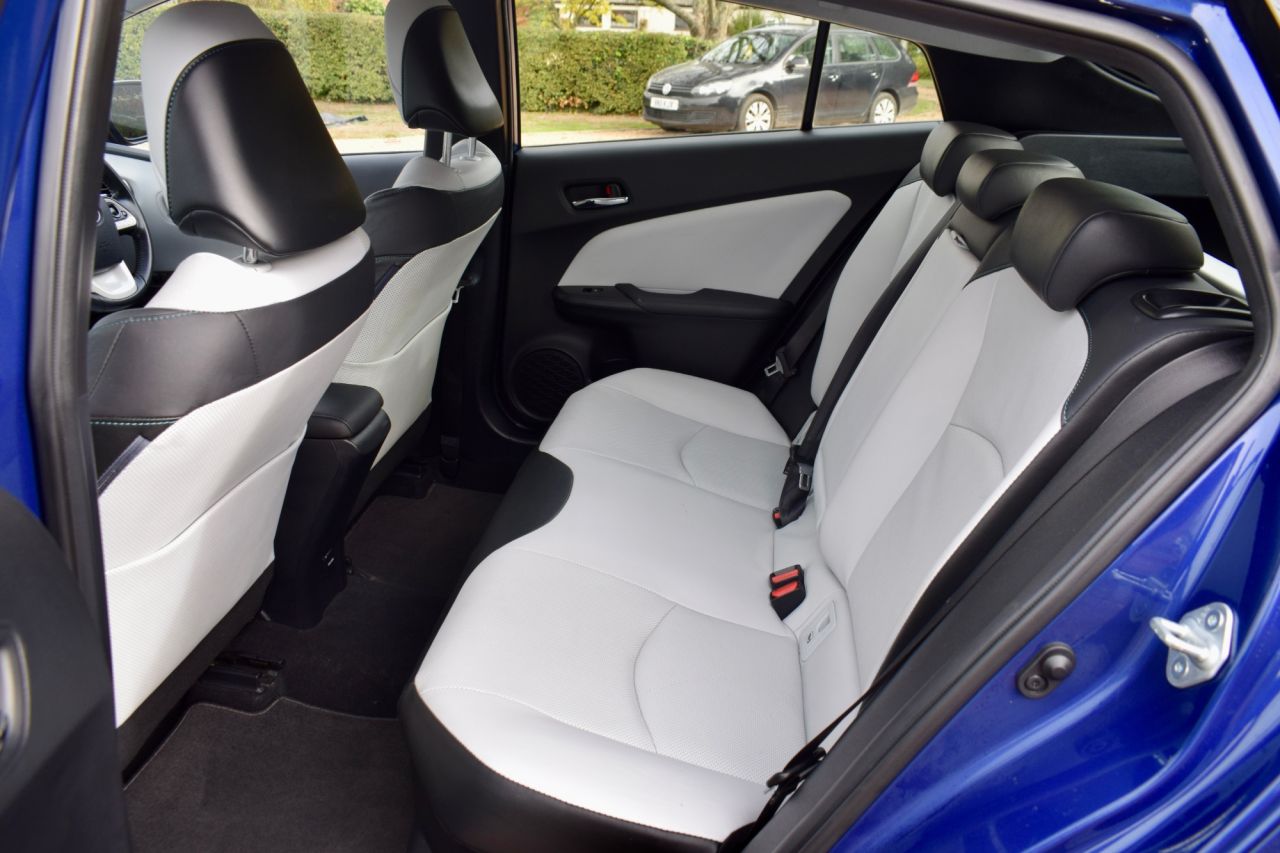 2016 Toyota Prius thumbnail 75