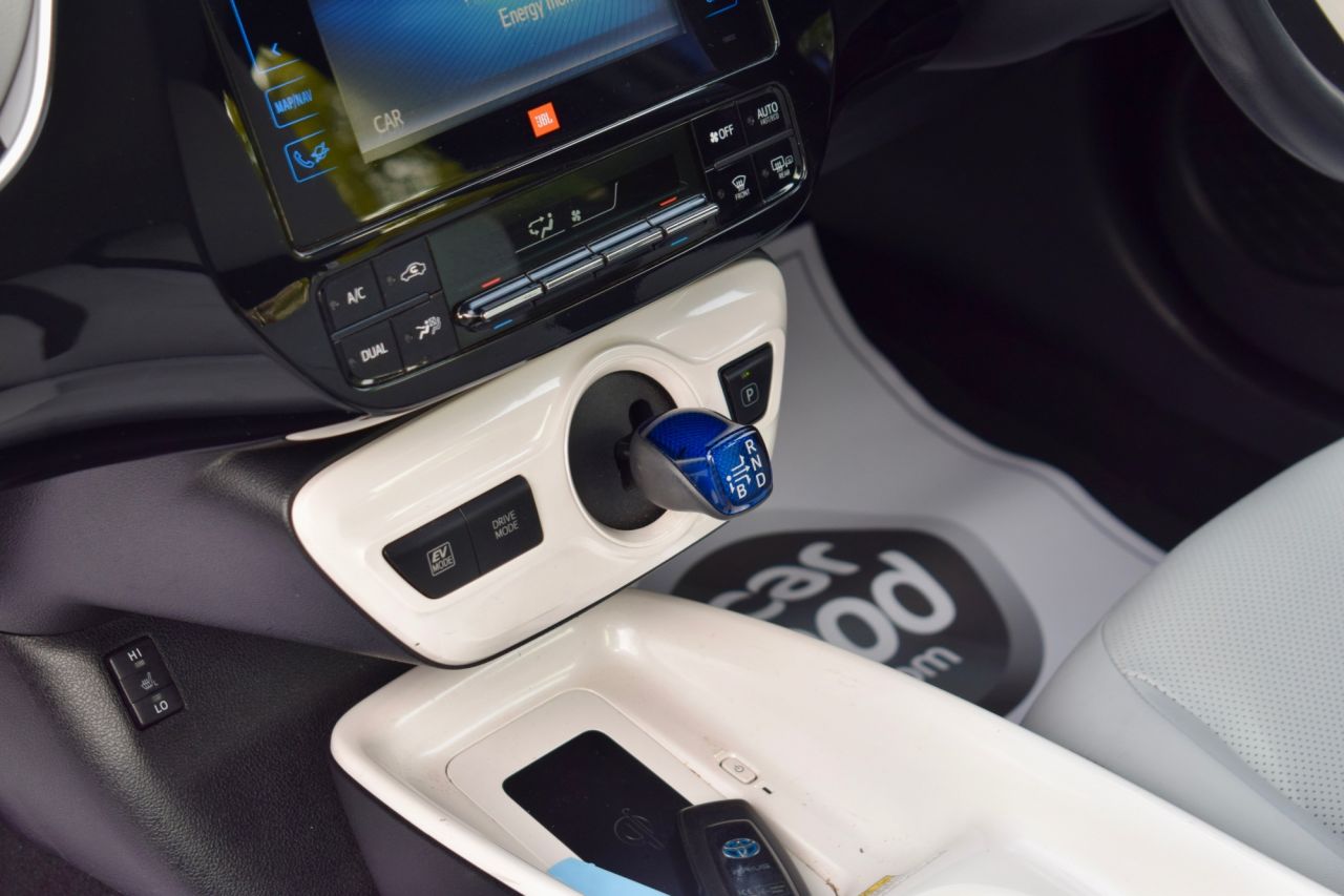 2016 Toyota Prius thumbnail 79