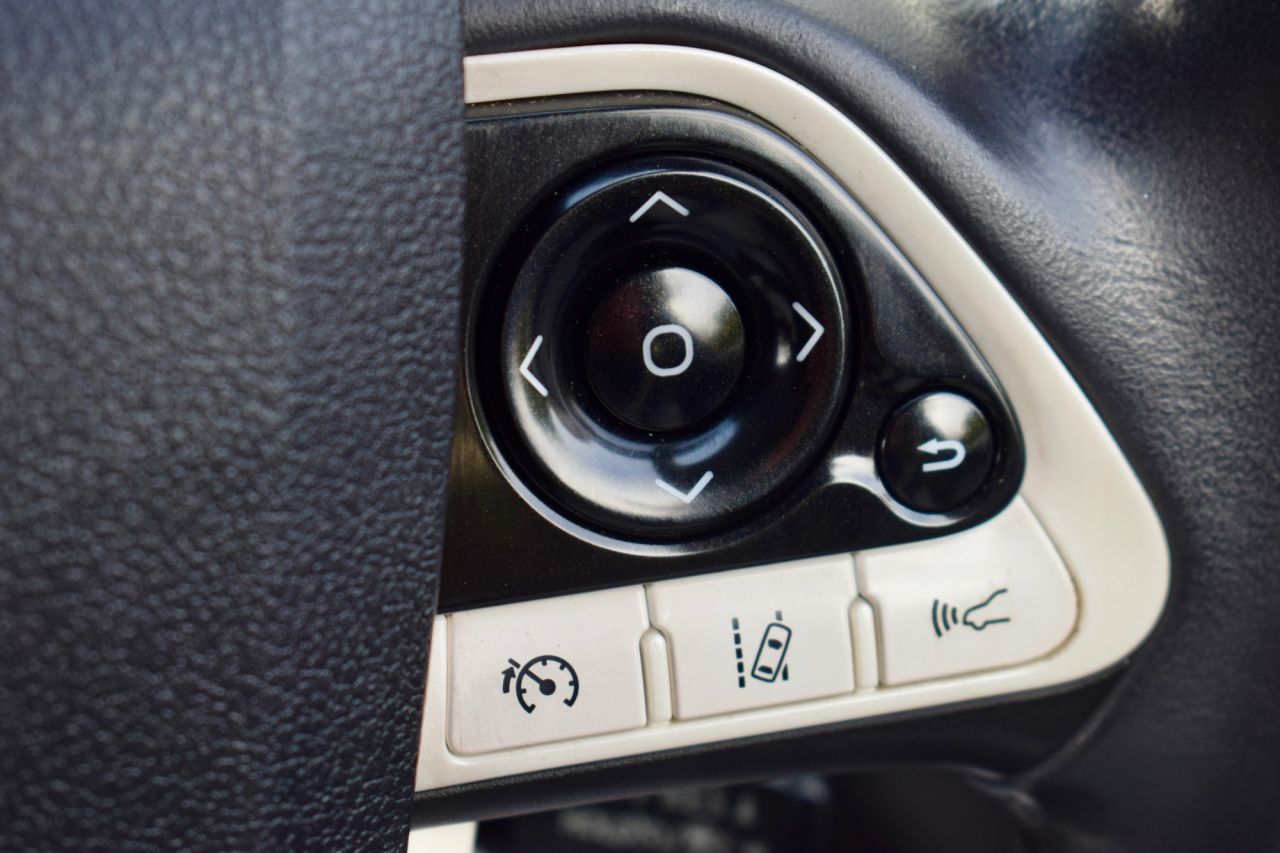 2016 Toyota Prius thumbnail 84