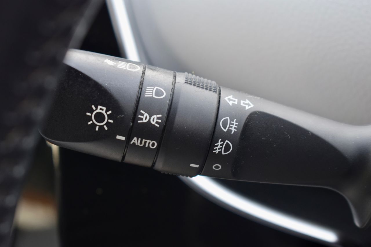 2016 Toyota Prius thumbnail 86