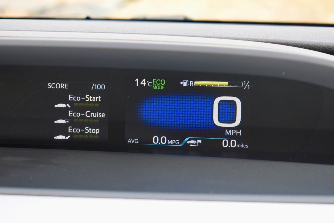 2016 Toyota Prius thumbnail 87