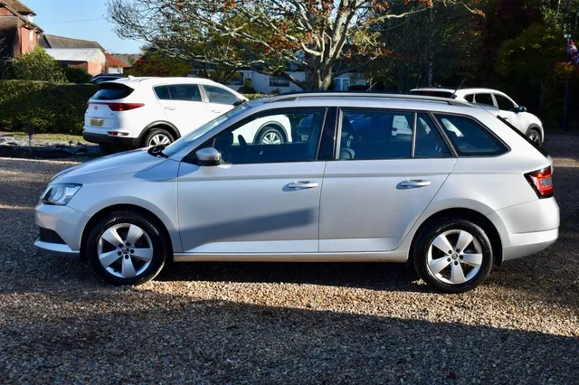2015 Skoda Fabia — photo 4