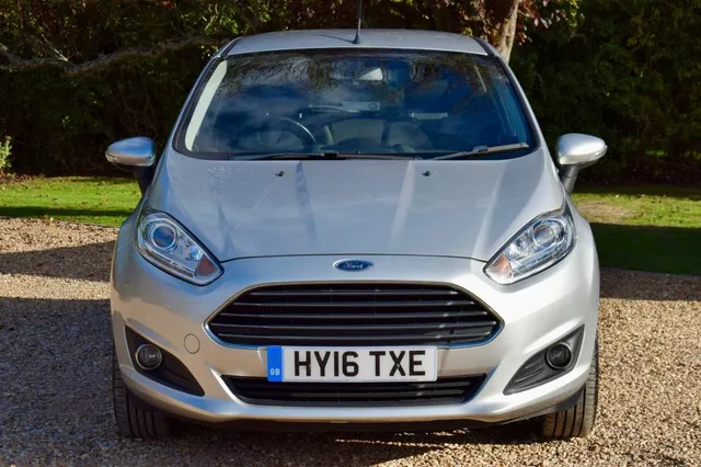 2016 Ford Fiesta — photo 2