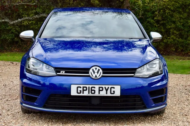 2016 Volkswagen Golf — photo 2