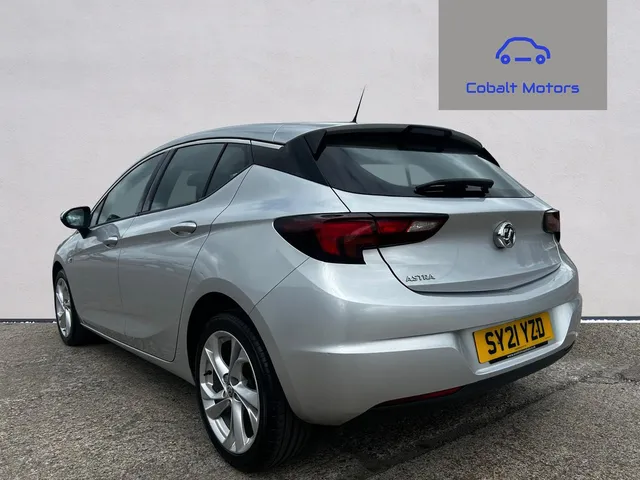 2021 Vauxhall Astra — photo 2