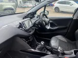 2017 Peugeot 2008 thumbnail 10