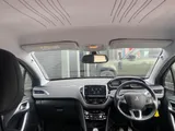 2017 Peugeot 2008 thumbnail 15