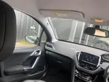 2017 Peugeot 2008 thumbnail 28
