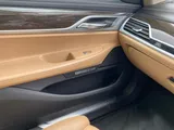 2017 BMW 7 Series thumbnail 42