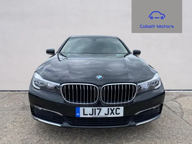 2017 BMW 7 Series — photo 2