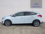 2017 Ford Focus thumbnail 2