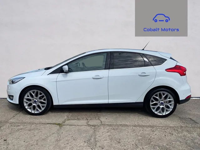 2017 Ford Focus — photo 2