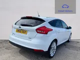 2017 Ford Focus thumbnail 4