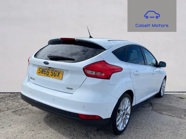 2017 Ford Focus — photo 4