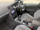 2018 Volkswagen Golf thumbnail 29