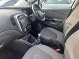 2016 Renault Captur thumbnail 23