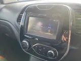 2016 Renault Captur thumbnail 24