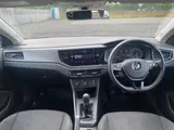 2018 Volkswagen Polo thumbnail 25