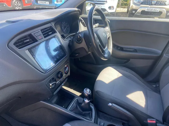 2017 Hyundai i20 — photo 3