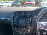 2017 Volkswagen Golf thumbnail 19