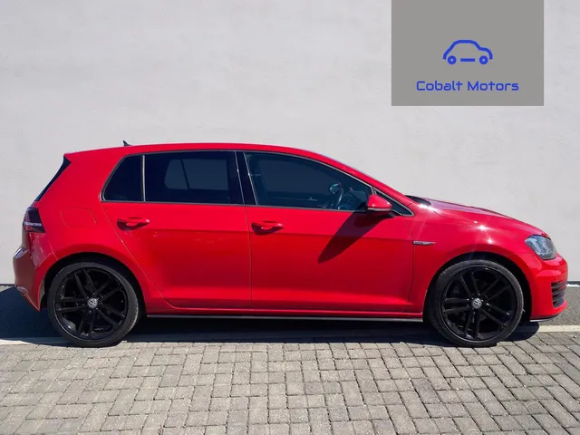 2017 Volkswagen Golf — photo 2