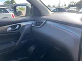 2017 Nissan Qashqai thumbnail 16