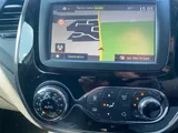 2017 Renault Captur thumbnail 21